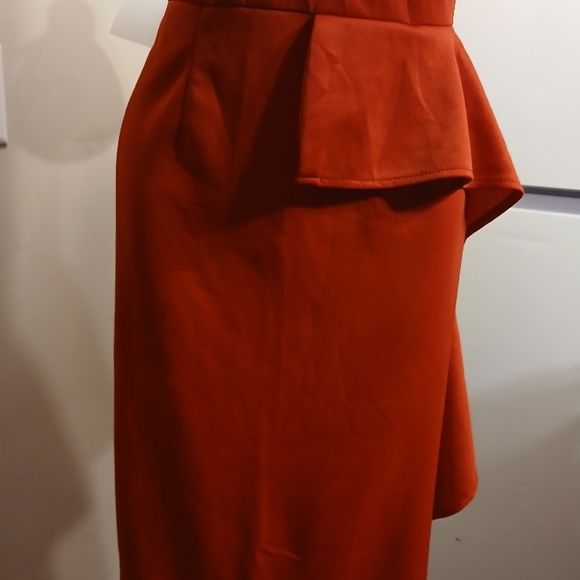 Elegant Red Strapless Dress - Picture 7 of 8